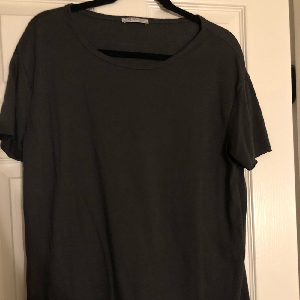 Zara distressed basic black tee 🖤